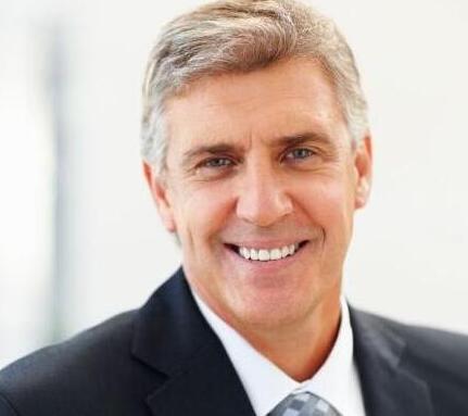 門(mén)牙掉了一顆能種嗎-成都種植牙廠家