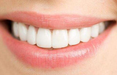 牙齒不齊會帶來哪些危害-成都義齒廠家