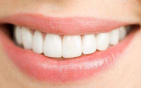 牙齒不齊會(huì)帶來(lái)哪些危害-成都義齒廠家