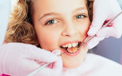 孩子矯正牙齒的最佳時機-義齒廠家