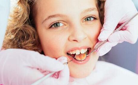 孩子矯正牙齒的最佳時機-義齒廠家