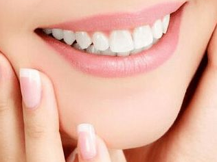 洗牙對(duì)牙齒有傷害嗎-成都義齒廠家