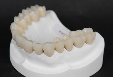 如何正確的使用和保養(yǎng)義齒|成都義齒廠家